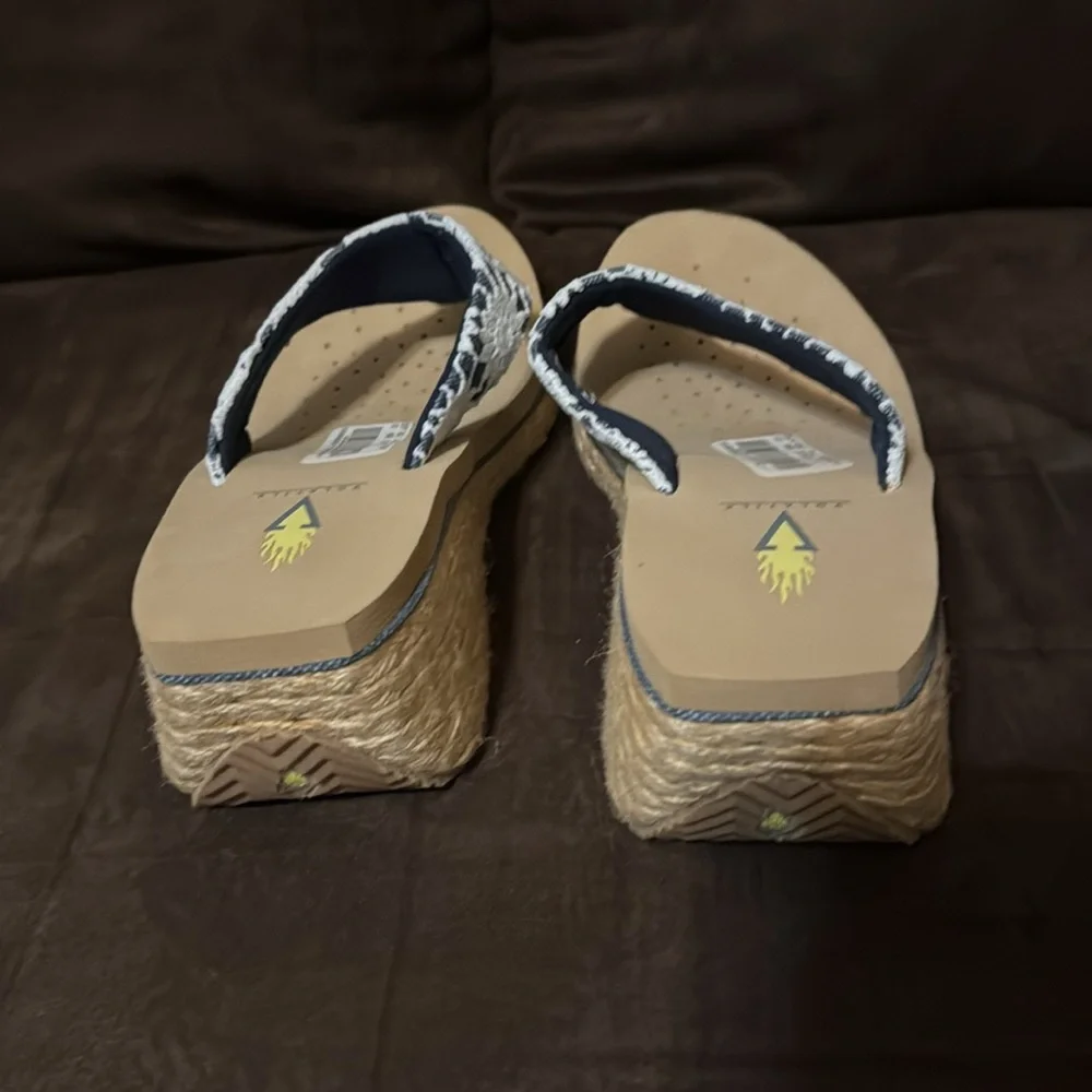 *NWT Volatile, size 8, blue and white - Picture 3 of 8